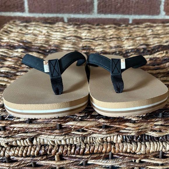 Reef Women's Tan Footbed Black Strap Sandals - Picture 6 of 7